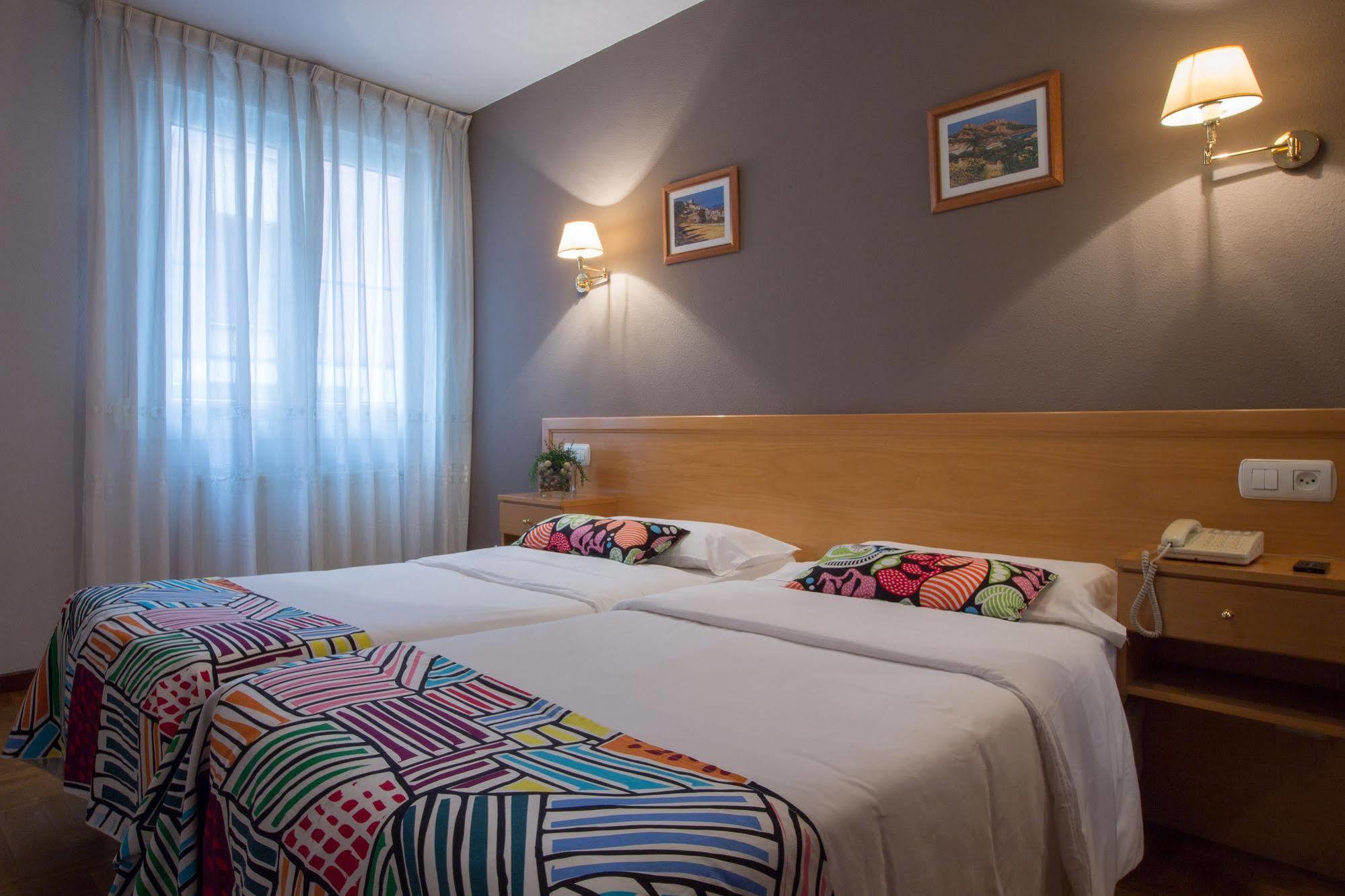 Costa Hotel *